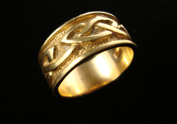 Custom 9 ct.gold Celtic Knot Wedding Ring
